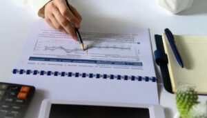 Industrias Culturales de Burgos 5 maintaining a personal budget, studying charts and diagrams, online work, freelancer, income growth,